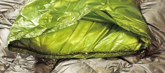 Stuffsack pocket below the down topping