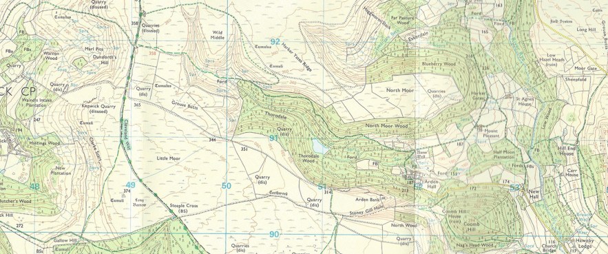 The DATE Ordnance Survey North York Moors Outdoor Leisure sheet is a deceptively simple and clear map. Use of colour is primarily reserved for woodland and bodies of water. Elevation being indicated by contours