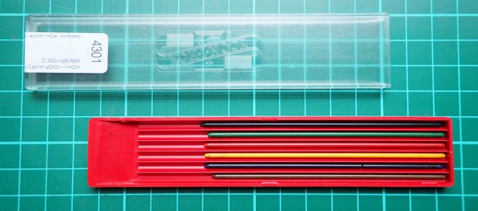 Plastic holder and coloured 2mm leads for Kol-I-Noor mechanical clutch holder