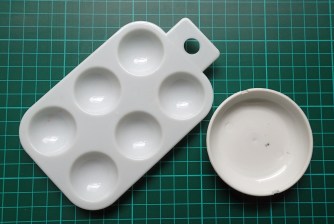 Small, lightweight, plastic pallets 