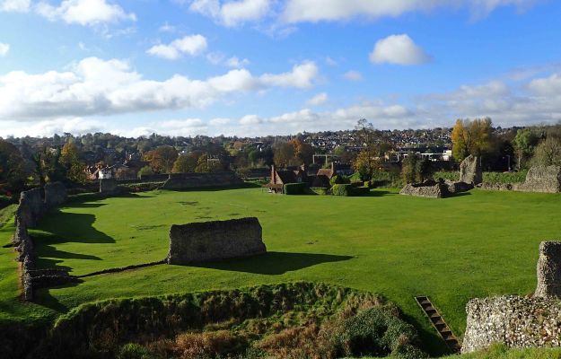I spent an hour exploring the walls and banks of the Norman Motte and Bailey 'Berkhamsted Castle' , adjacent to the railway station, prior to beginning one of my days on the London Countryway