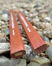 Two of the uncommon 'flat' 13g 'earth colour' Derwent Drawing pencils from Rexel Cumberland. These are Venetian Red and Brown Ochre