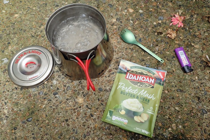 475ml of water was heated up with my new home-made alcohol stove set in my Caldera Cone. 