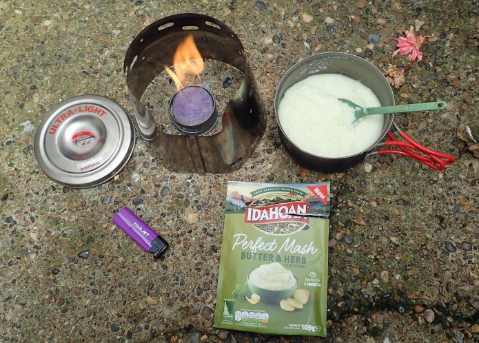 Once boiled, powdered mash was tipped straight in, briefly stirred and that was it. In less than a minute, lump free lunch
