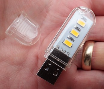 Plastic enclosed 3 LED USB light
