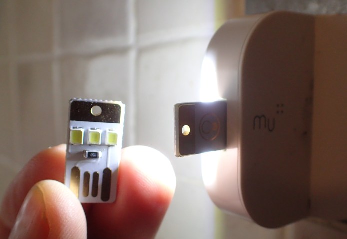 Anonymous manufacture. Tiny 3-LED USB light with single sided contacts