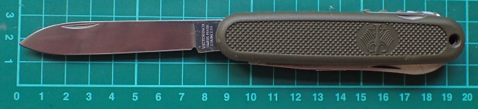 Heavy duty folding blade with lots of belly found on the original 108mm German Army Knife