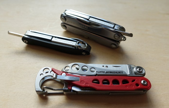 Placement of tweezers in Squirt S4, Style and Style CS. Those on the latter are by far the most difficult to remove