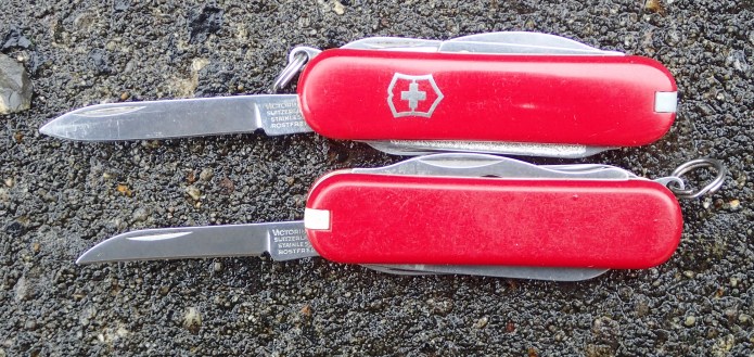 Shapes and size of the two blades found on both Mate and Vagabond