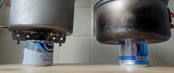 Pots were a 1lt MSR Titan, and a 900ml Evernew pan, each holding 600ml of water. Stoves were stable and rigid with no evidence of buckling. The trivet raising the Titan pot enabled the meths to boil and burn faster from the centre as well as the jets. The Evernew resting directly on the stove dramatically reduced the burn, producing a far slower and controlled burn