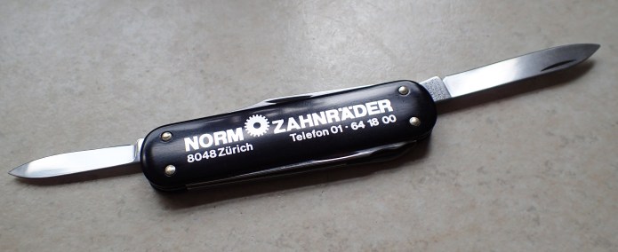 Small and large blades opened on the thinner Alox version of the Victorinox Executive