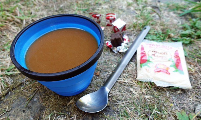 25g of Gofio will mix to a smooth paste with a little cold water easily. Topped up with boiling water and with an added Oxo, this makes a satisfying light liquid drink on trail during a days hike or to add lost salts at the end of the day