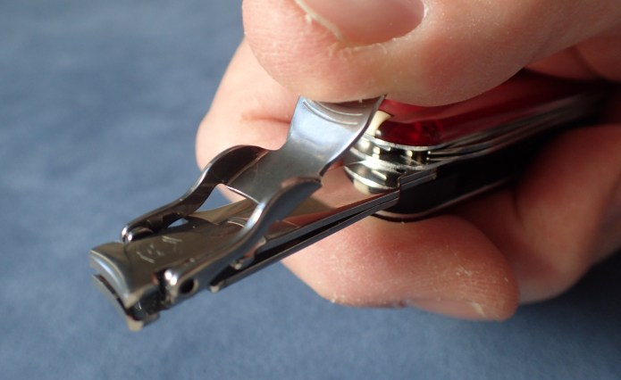 Victorinox 580 Nail Clip in use