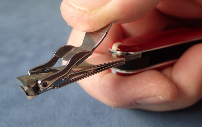 Victorinox Nail Clip 582 in use