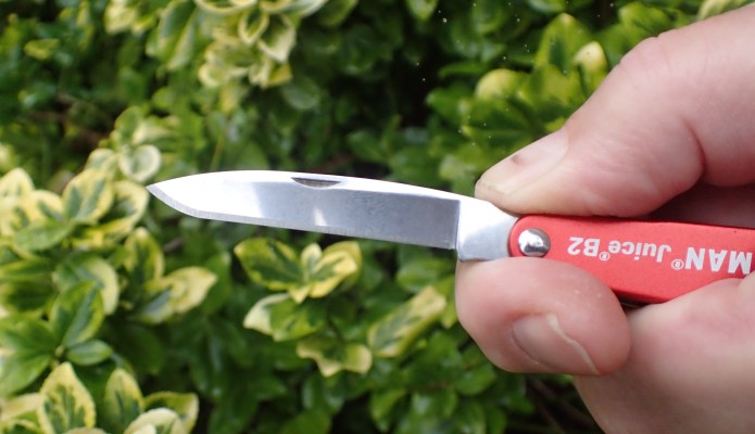 Fine edge blade on Juice B2 is of usable length for cooking duties while camping, especially if you choke right up on the blade