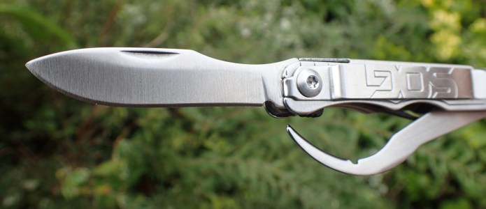 Short drop point blade on SOG Snippet