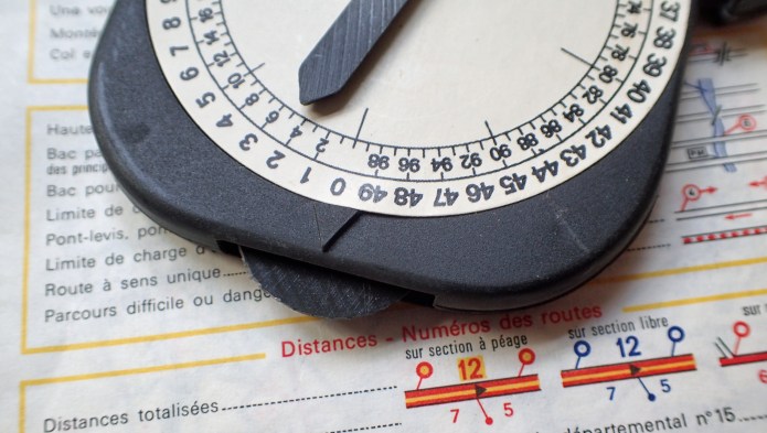 Plastic tracking wheel on le curvimetre