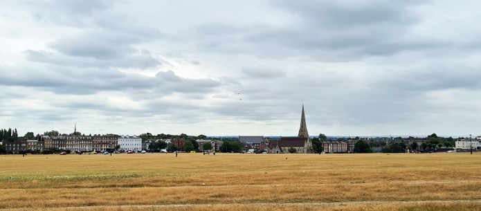 Parched Blackheath i supposedly a green sapce but is laregely unattractive with the main A2 passing through it. On 23 November 1415 it was packed with Londoners cheering a returning Henry V, victorious at Agincourt. A five hour victory march returned back the way I had come, to London Bridge