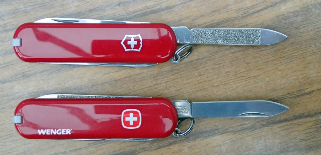 The 65mm knives have toothpick and blade shpaed around the same profile. These two tools lie beside each other when folded into the frame