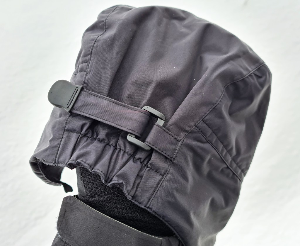 'Hook and Loop' volume adjuster on rear of cap