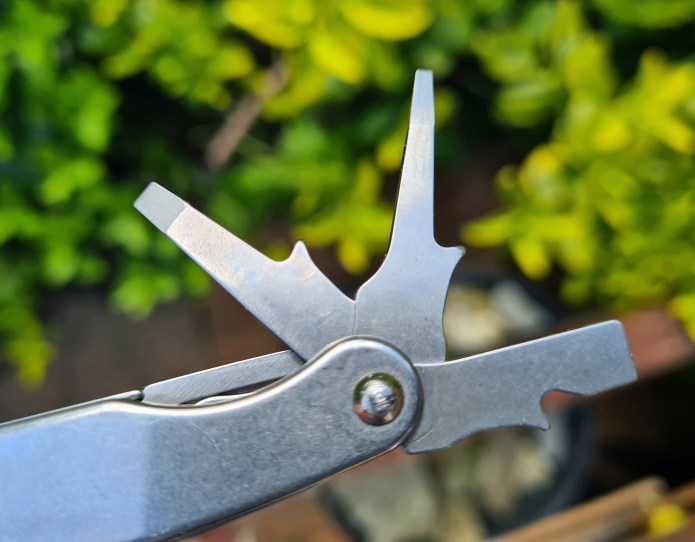 The three sizes of flat screwdriver on Juice S2