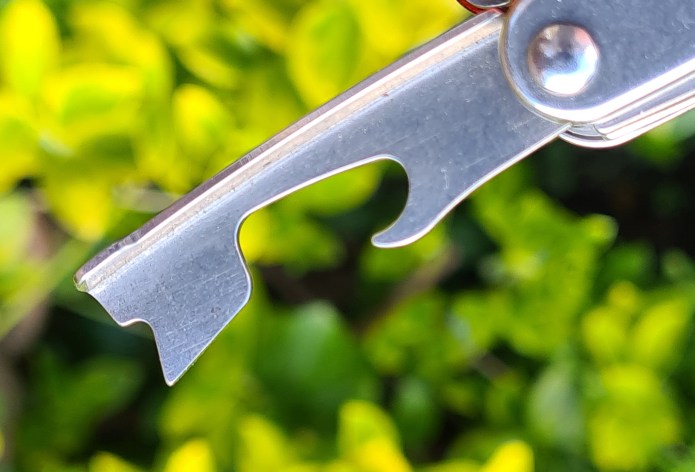 Combination can/tin opner and cap lifter on Juice S2