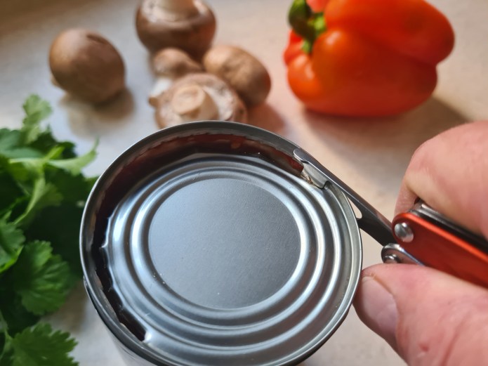 Opening a tin with Juice S2