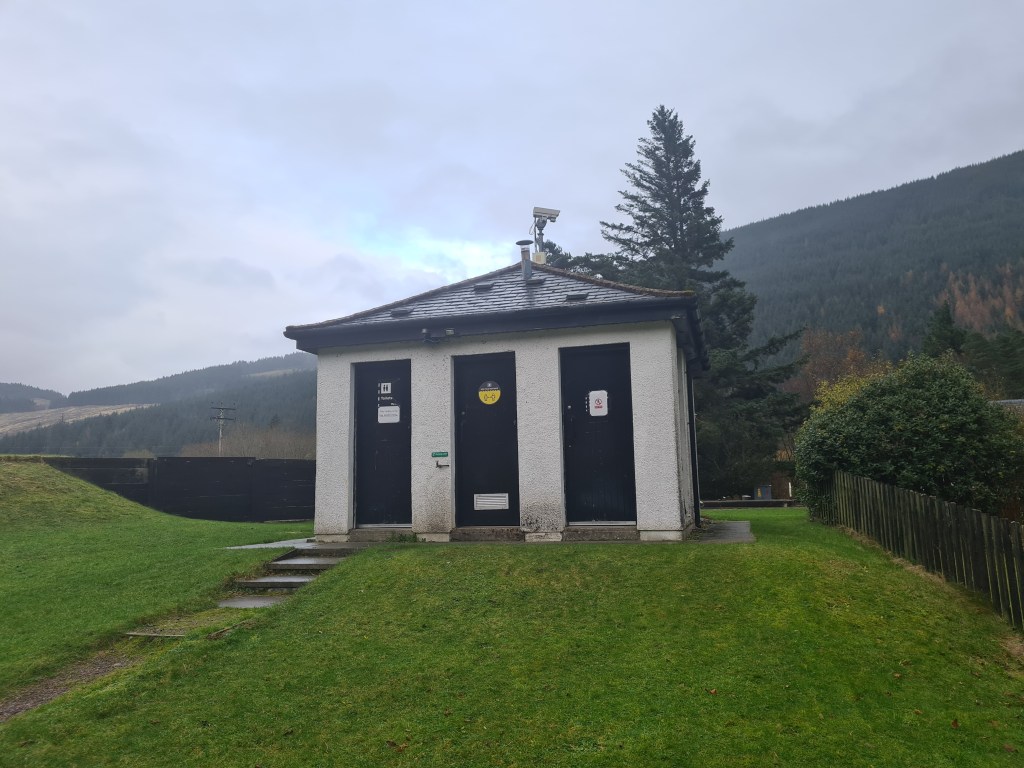 Facilities block sits right beside the canal lock at South Laggan
