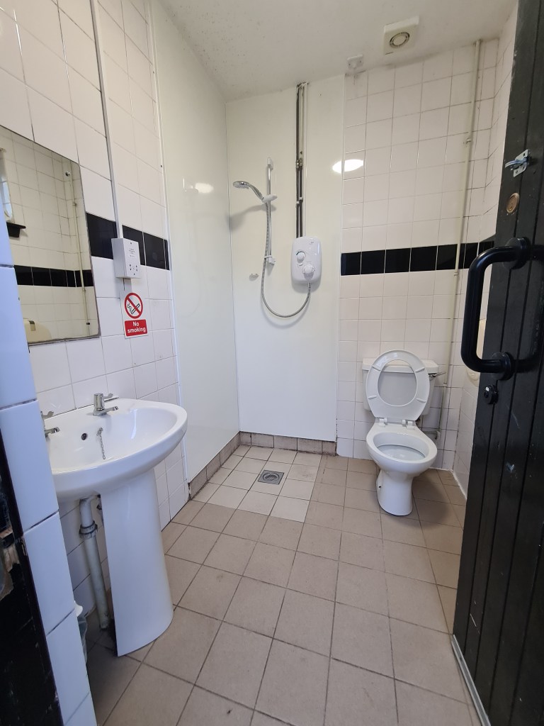 Ladies, Gents, w/c, sinks, showers and potable water at South Laggan