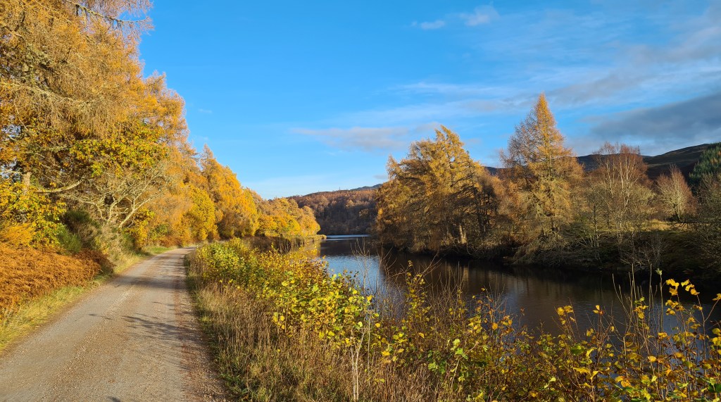 The canalside path as it leaves Kytra Lock