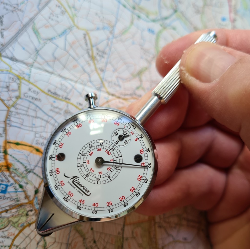 Minerva Curvimeter C-01 in the hand