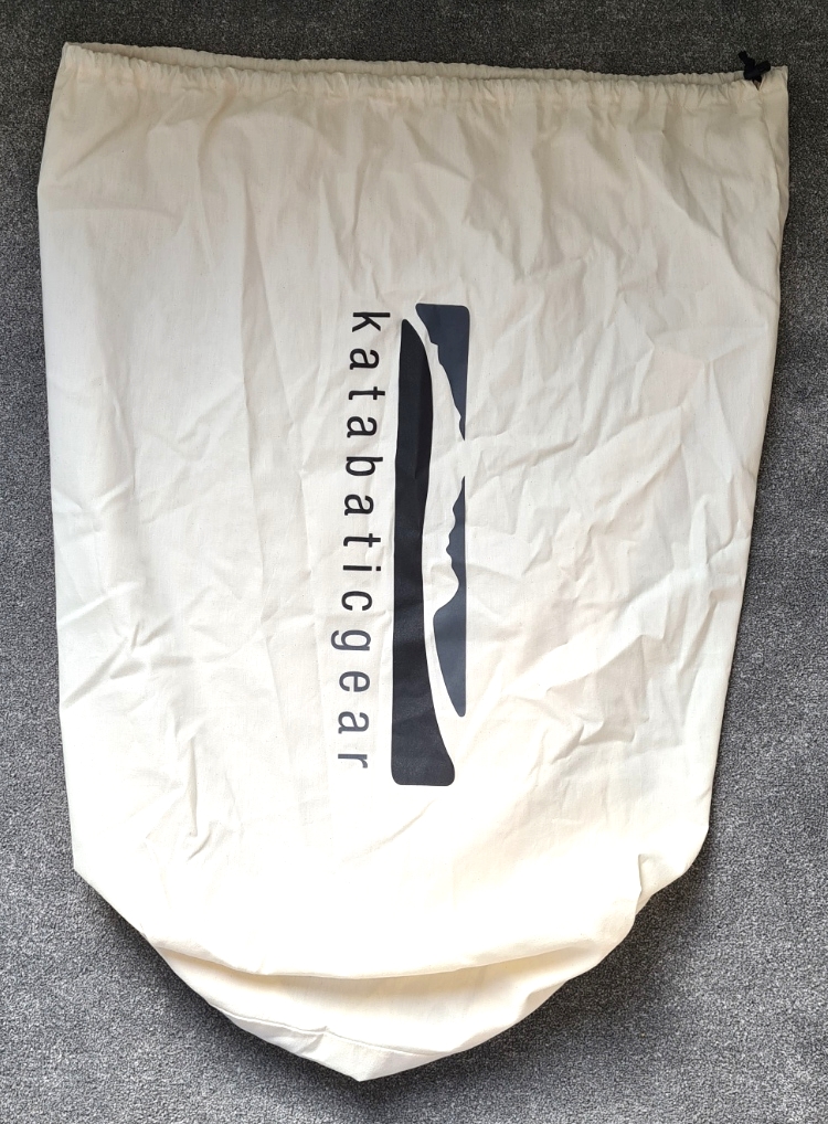 Palisade quilt is supplied with a large cotton storage bag