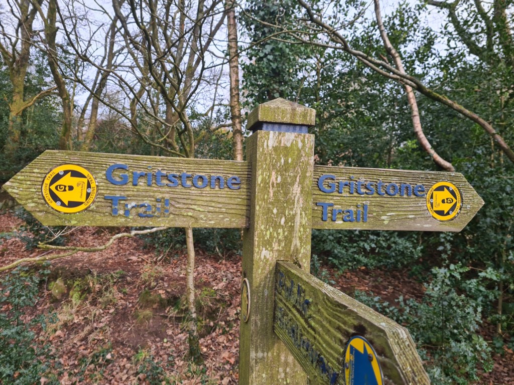 Gritstone Trail signage