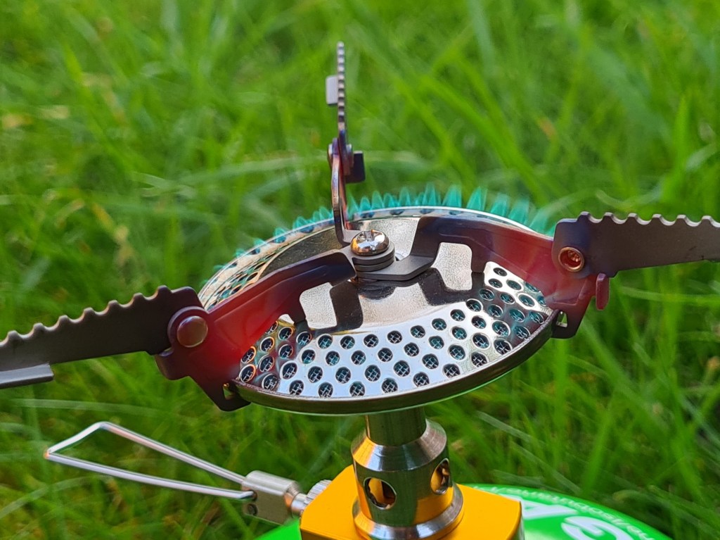 There is a wide burner head and flame pattern on both FMS-116 and FMS-116T