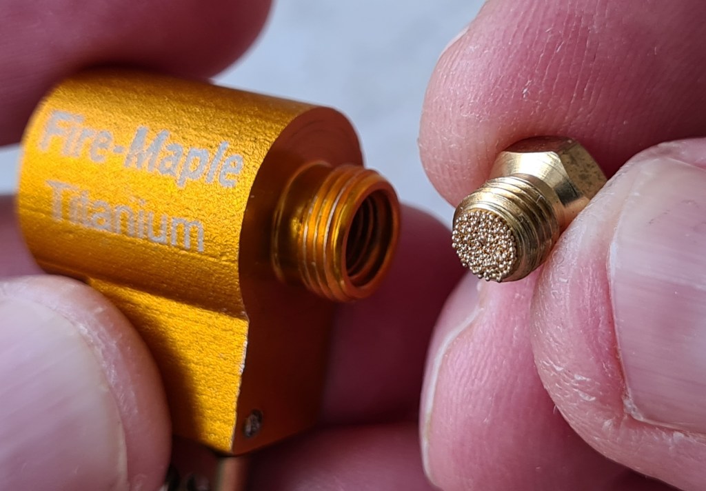 Close up of sintered insert in inlet to .27 jet