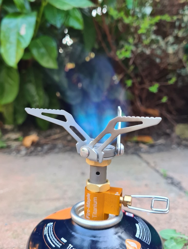 Narrow flame pattern on the FMS-300T. Even here, in a sheltered garden, the very light breeze is causing the flame to drift