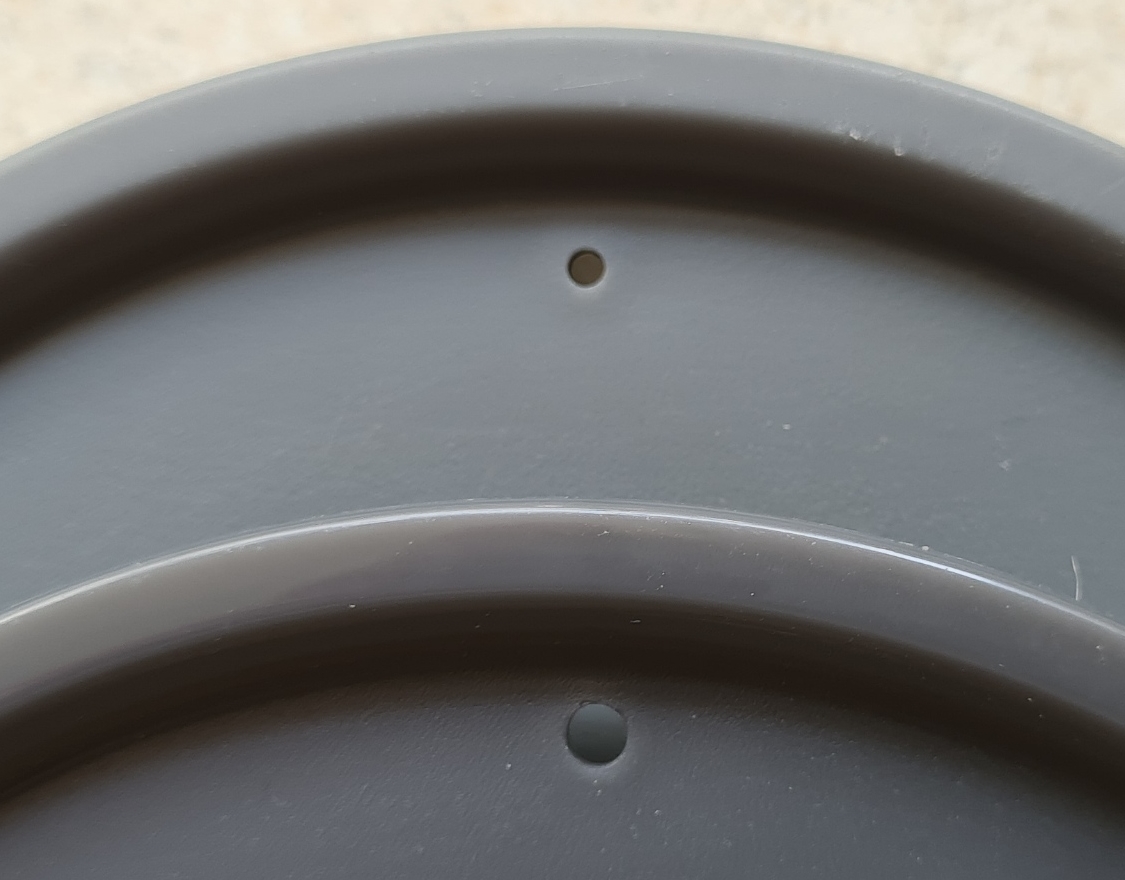 The size of airhole in the mug lid was enlarged slightly in the second generation