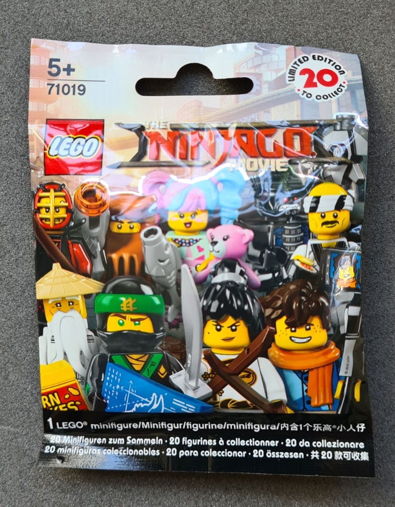 Unopened minifigure packet 71019