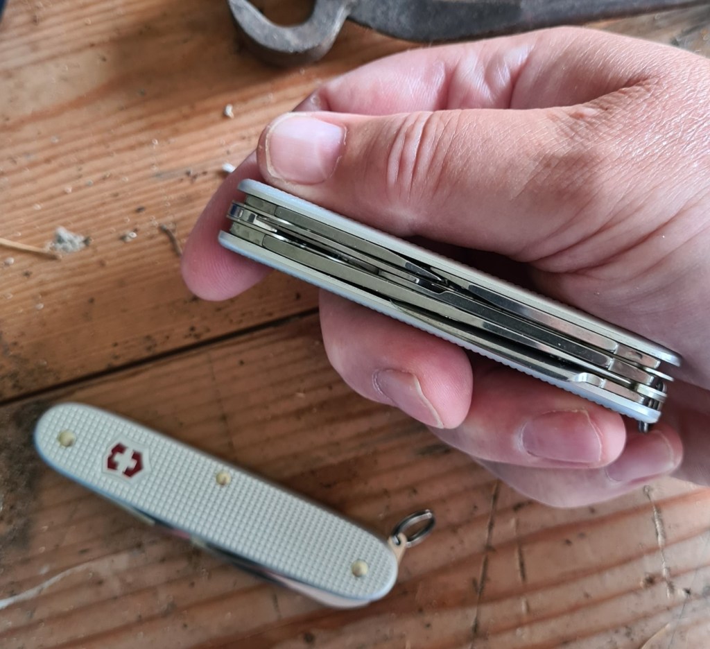 93mm three-layer alox knife in the hand