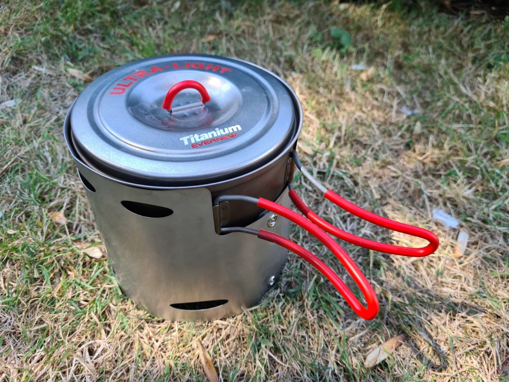 Titanium Vesuv windshield with 0.9lt titanium Evernew pan