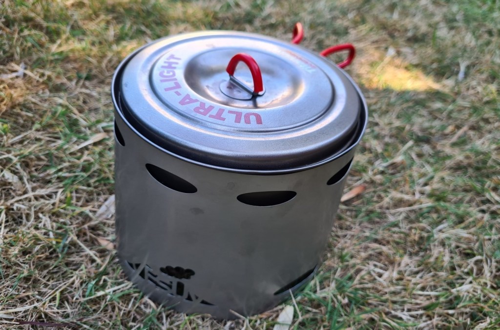 Vesuv titanium windscreen with nested Evernew pan