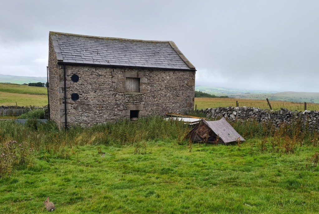 Wildcamp just below cloud base. The trail is the other side of the wall on right