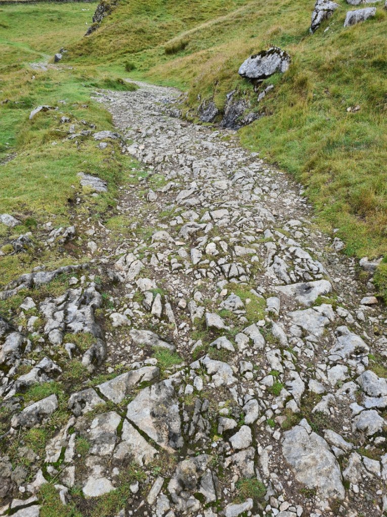 Rocky path descending to Stockdale Farm