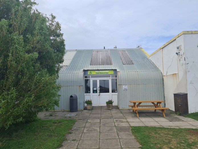 Despite the usual issue with the YHA reception opening at five, the door was open to the lounge area