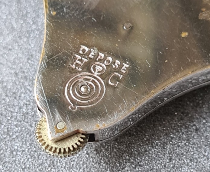 Tracking wheel, with HC logo on case. This is an accurate measure and the best part of this three-piece combination