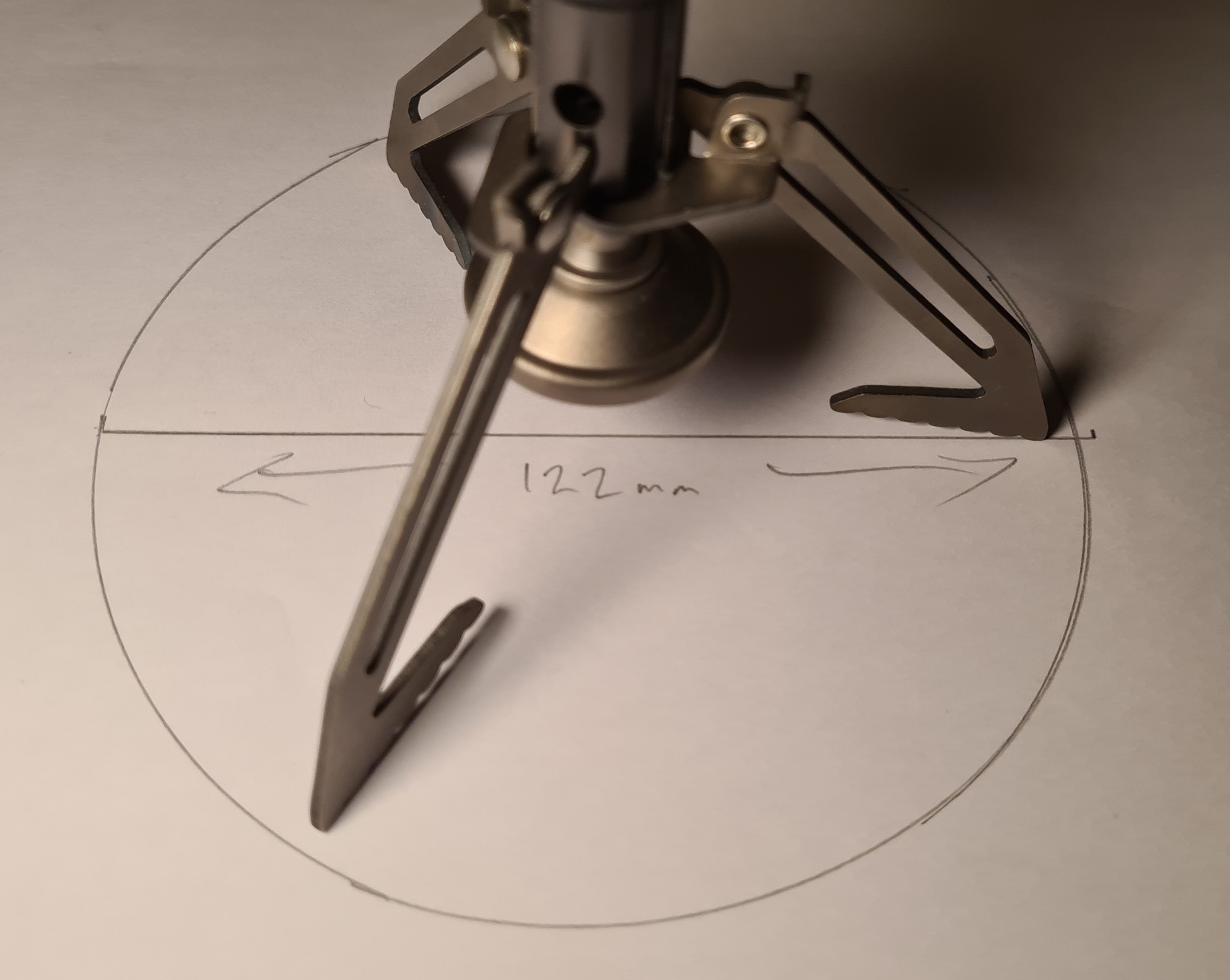 Even my poor attempt in determining the diameter spread of the three support arms shows it is far short of 122mm