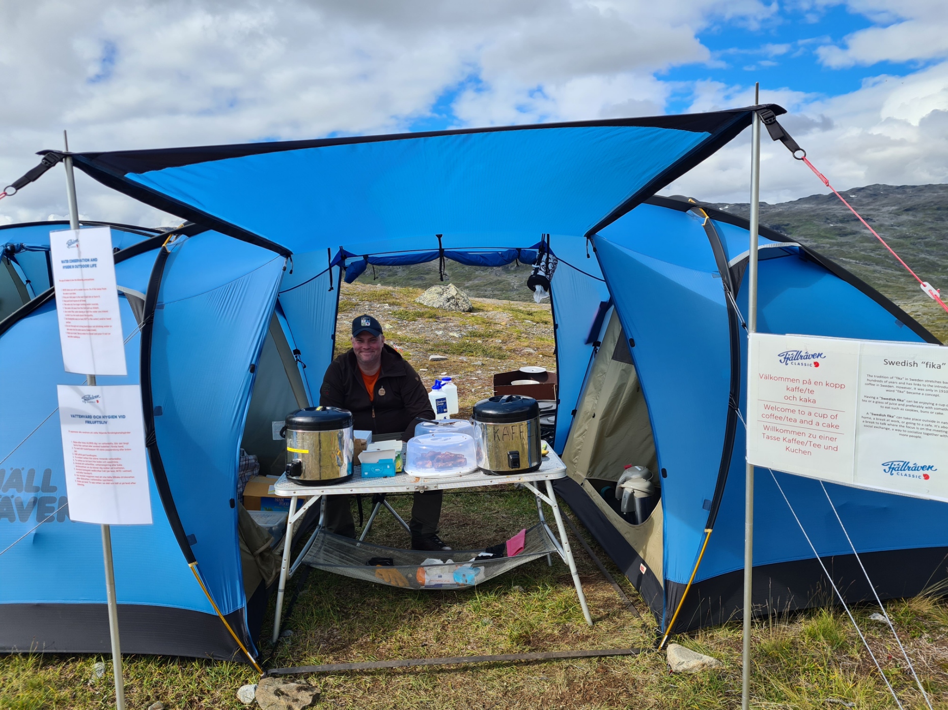 Swedish Fika was on offer at checkpoint Tjäktja. I settled for Raspberry Brownie and peppermint tea
