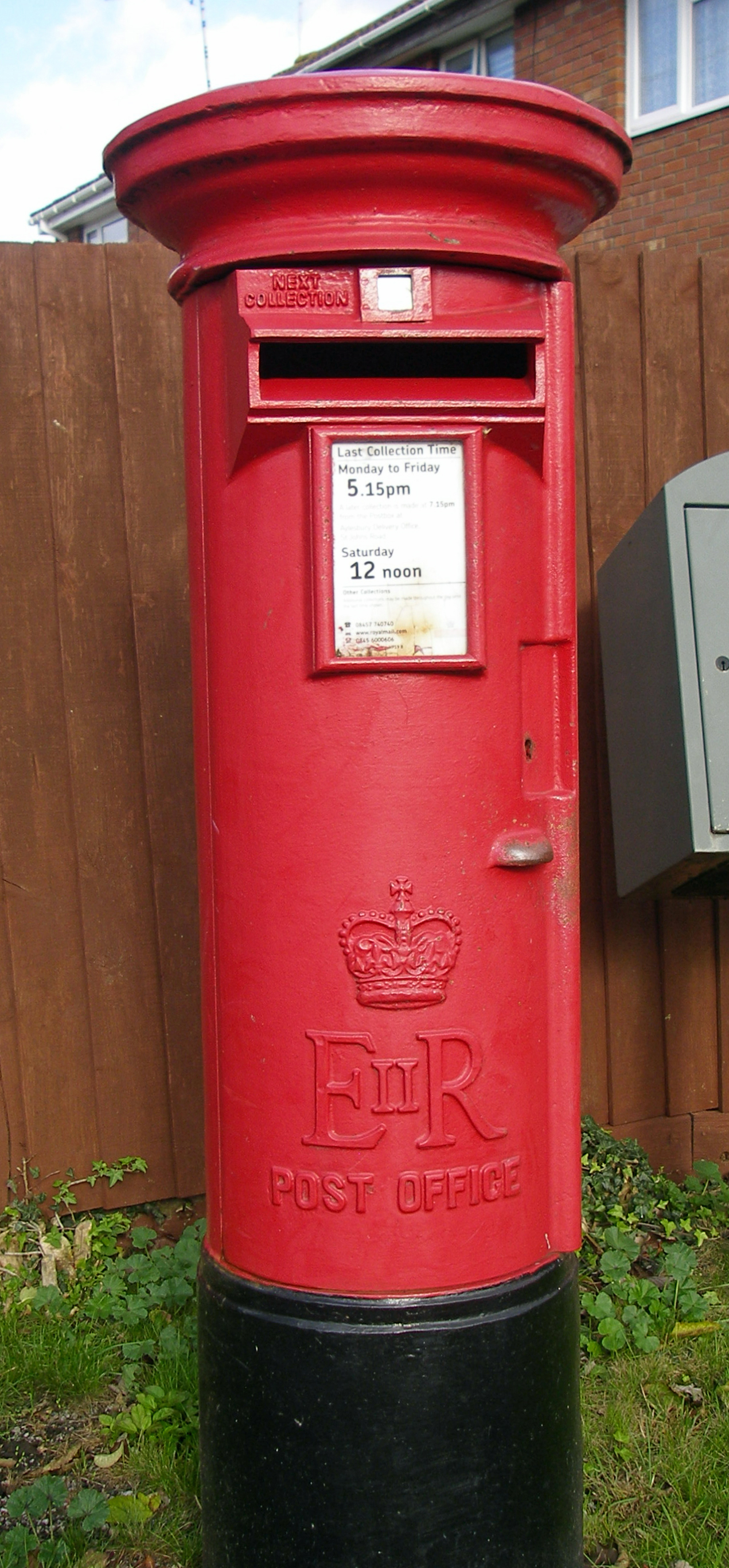 1979 B type 'Nigerian' pillar box. Picasso Place, Aylesbury. Image: Cyril Parsons