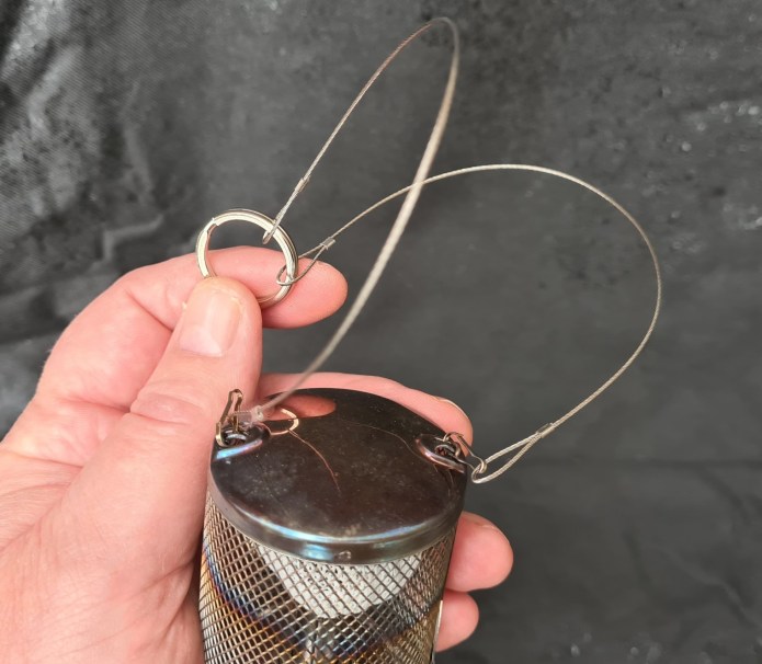 Wire hanger, clipped directly to globe