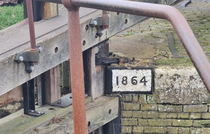 Date at Leighton Lock